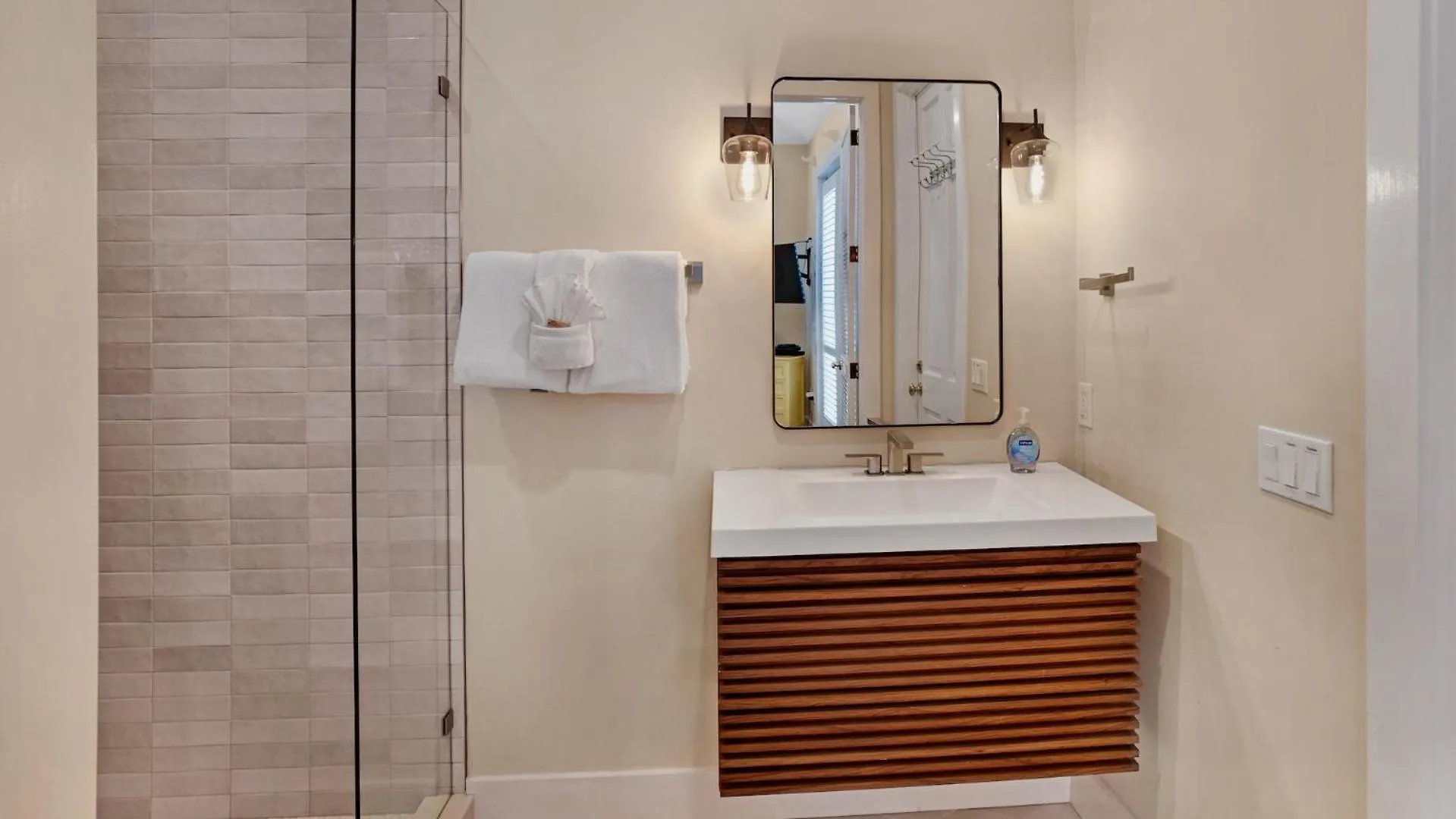 Noonas Mansion By Last Key Realty Key West